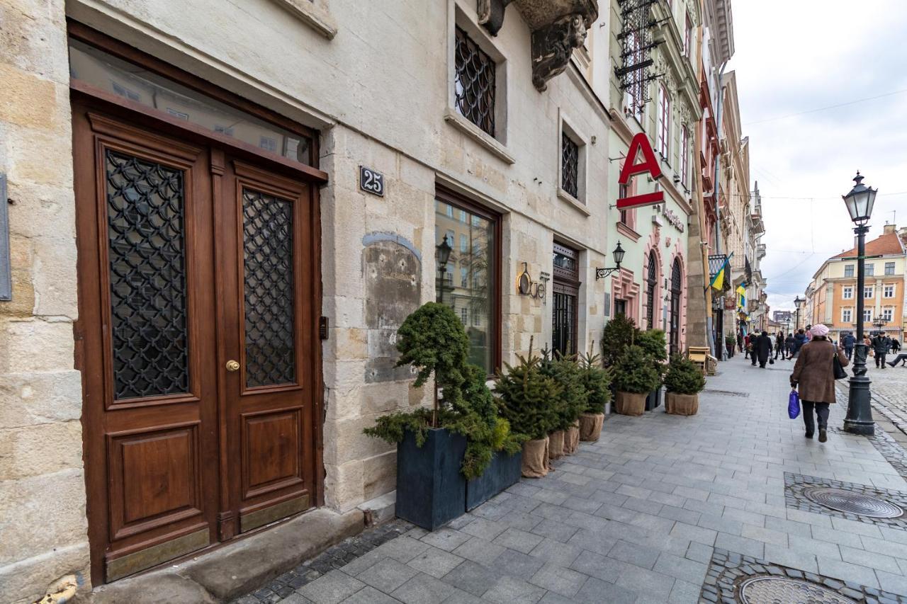 Grand Apartments On Rynok Square Lviv Exterior photo