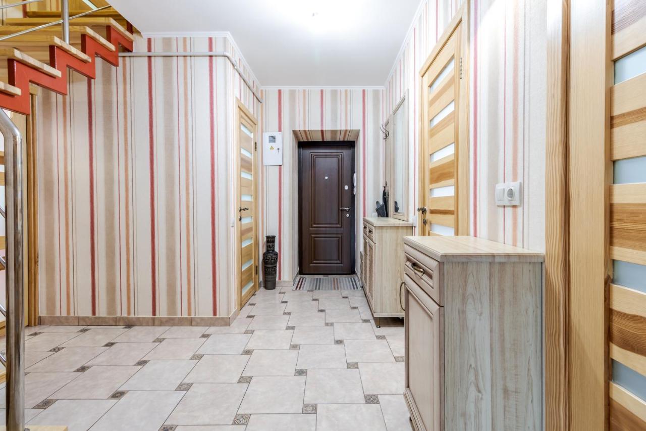 Grand Apartments On Rynok Square Lviv Exterior photo