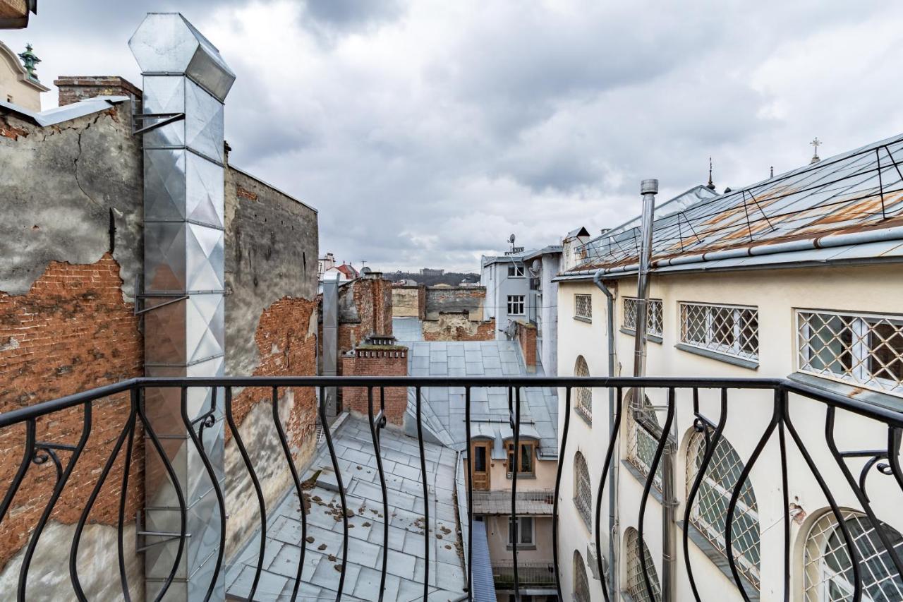Grand Apartments On Rynok Square Lviv Exterior photo