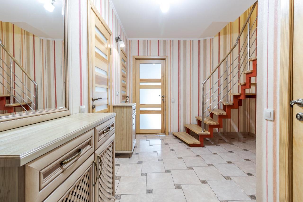 Grand Apartments On Rynok Square Lviv Exterior photo