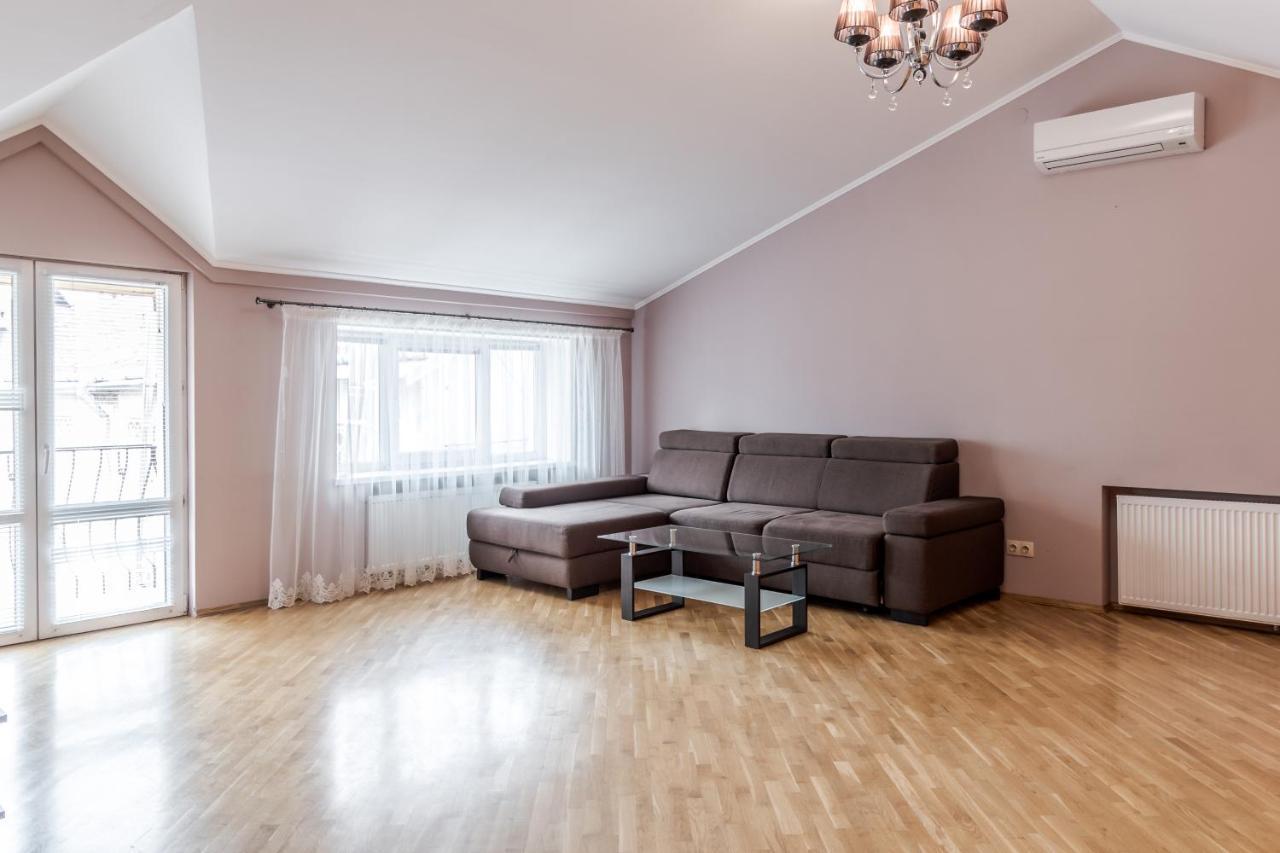 Grand Apartments On Rynok Square Lviv Exterior photo